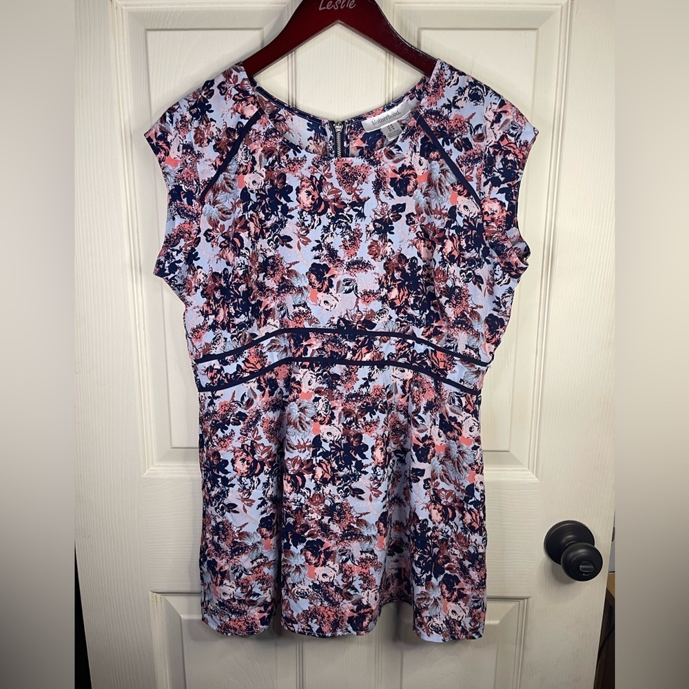 Mortherhood short sleeve floral blouse with zipper in the back. - Picture 1 of 8